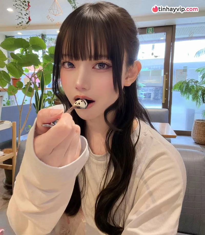 Akari Akase - Hiện tượng đa năng bước ra từ video ngắn