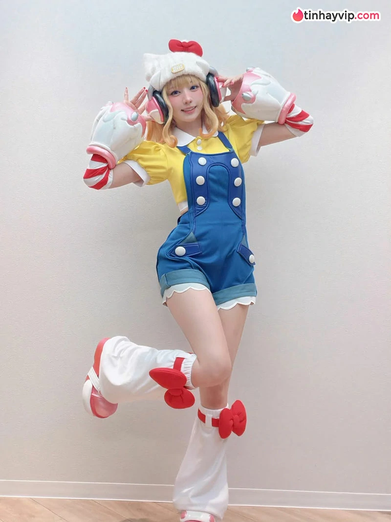 Hot cosplayer Enako