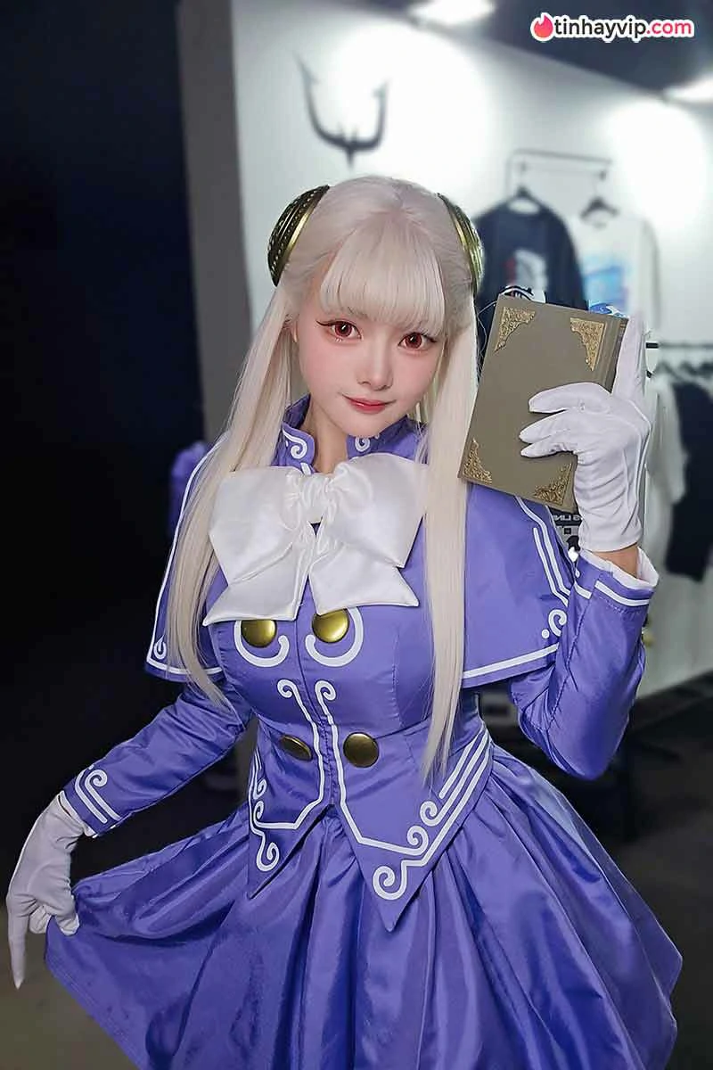 Hot cosplayer Kipi