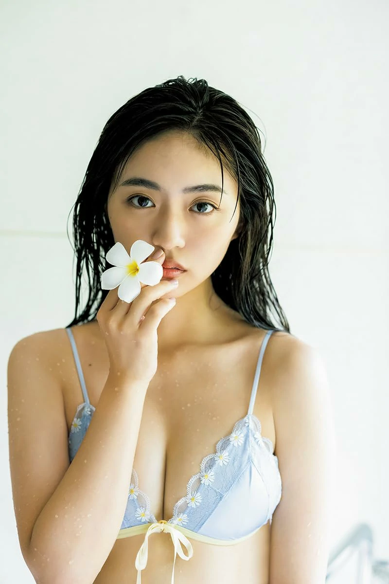 Toyoda Runa gây chú ý với ảnh bikini quyến rũ tại hậu trường