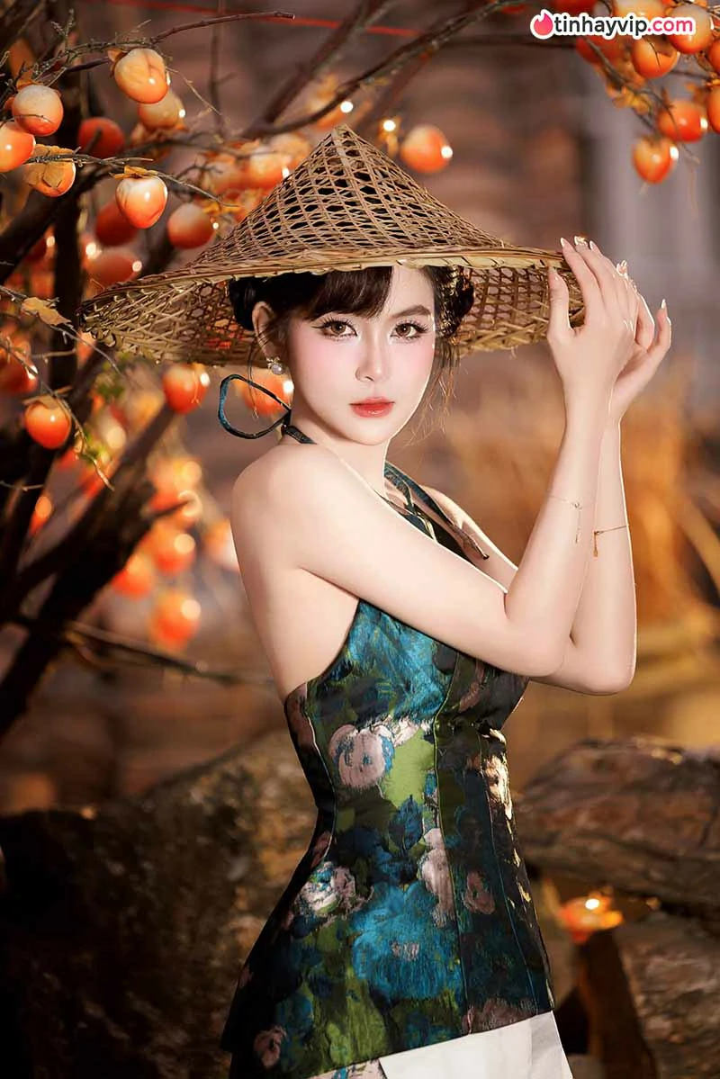 Trân Trần ngọt ngào trong bộ ảnh corset lụa trắng