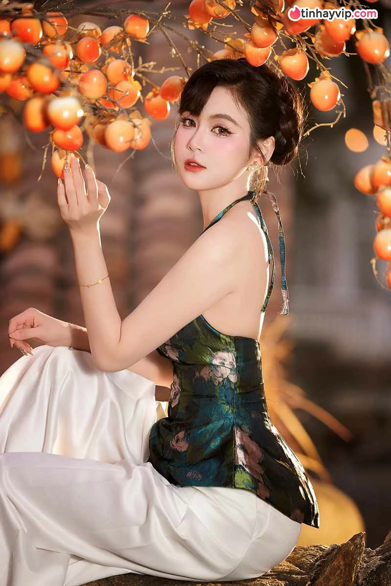 Trân Trần ngọt ngào trong bộ ảnh corset lụa trắng