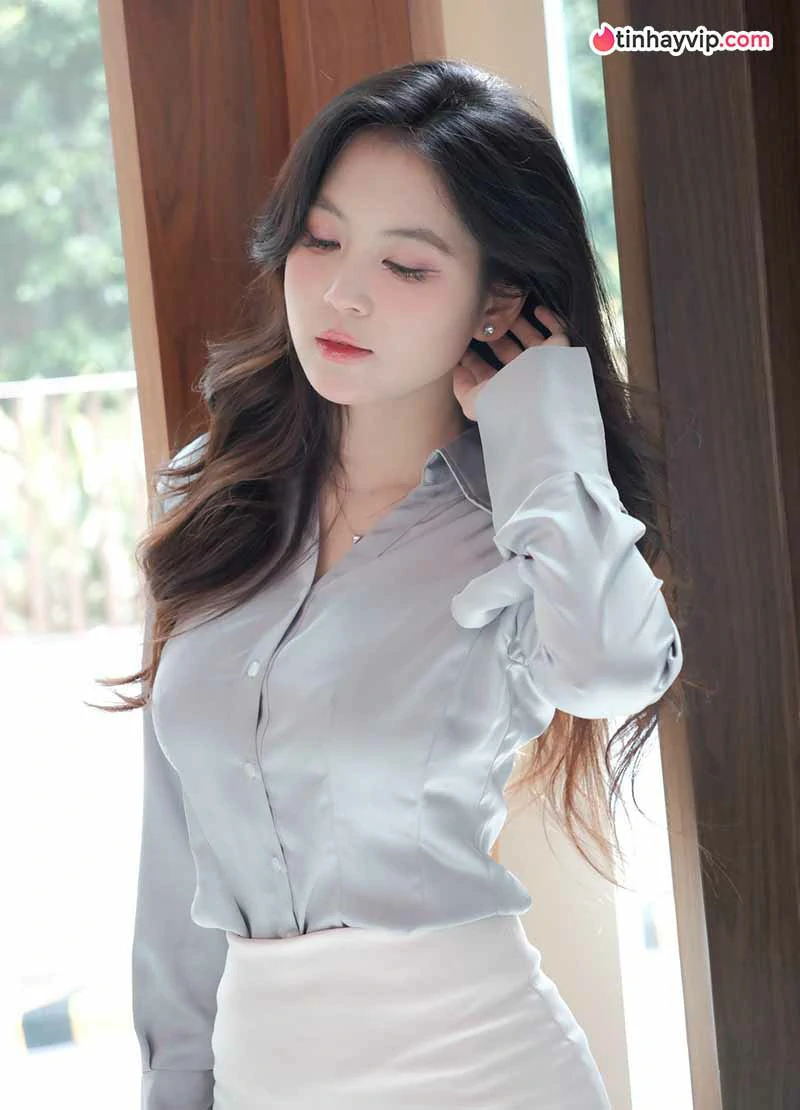 Trân Trần ngọt ngào trong bộ ảnh corset lụa trắng
