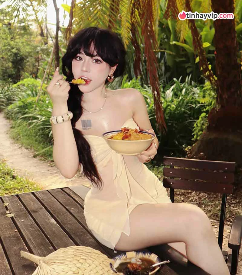 bao-khuyen-susan-khoe-voc-dang-quyen-ru-ben-ban-bi-a