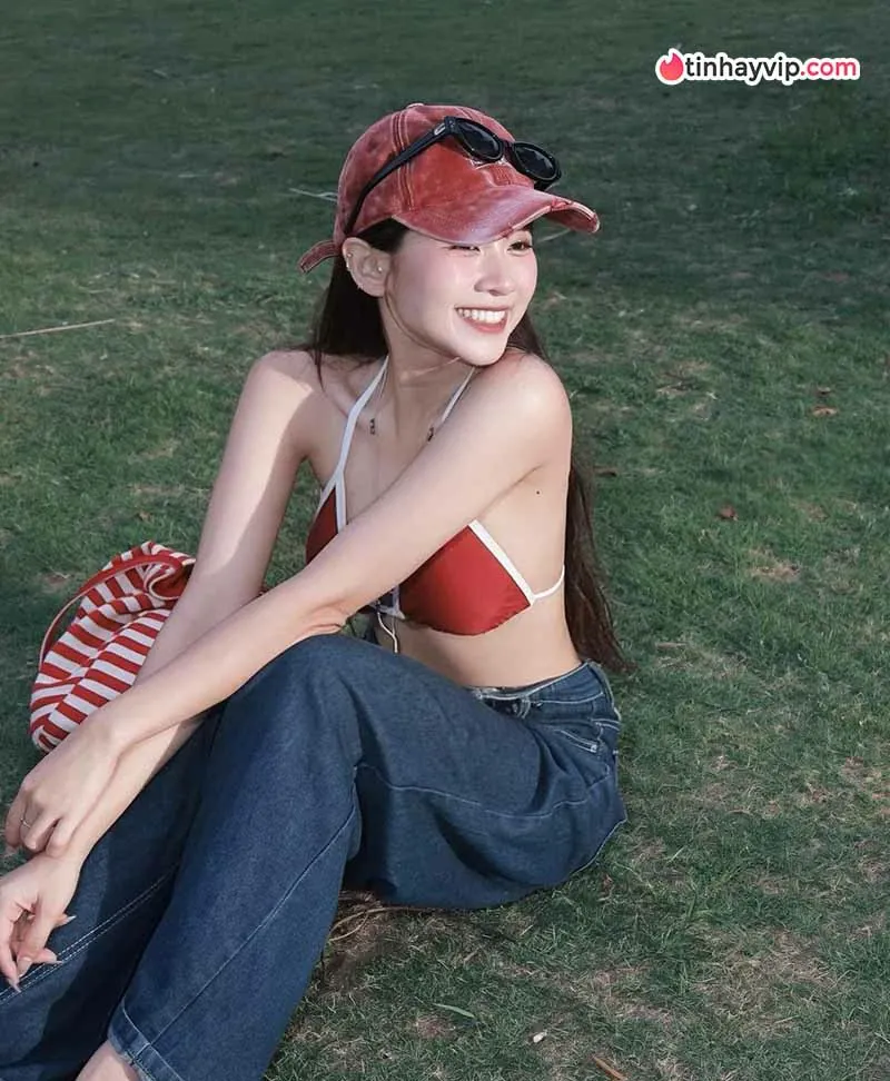 Chang Mây diện bikini phá cách đón hè khiến fan trầm trồ