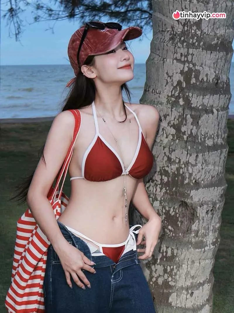 Chang Mây diện bikini phá cách đón hè khiến fan trầm trồ