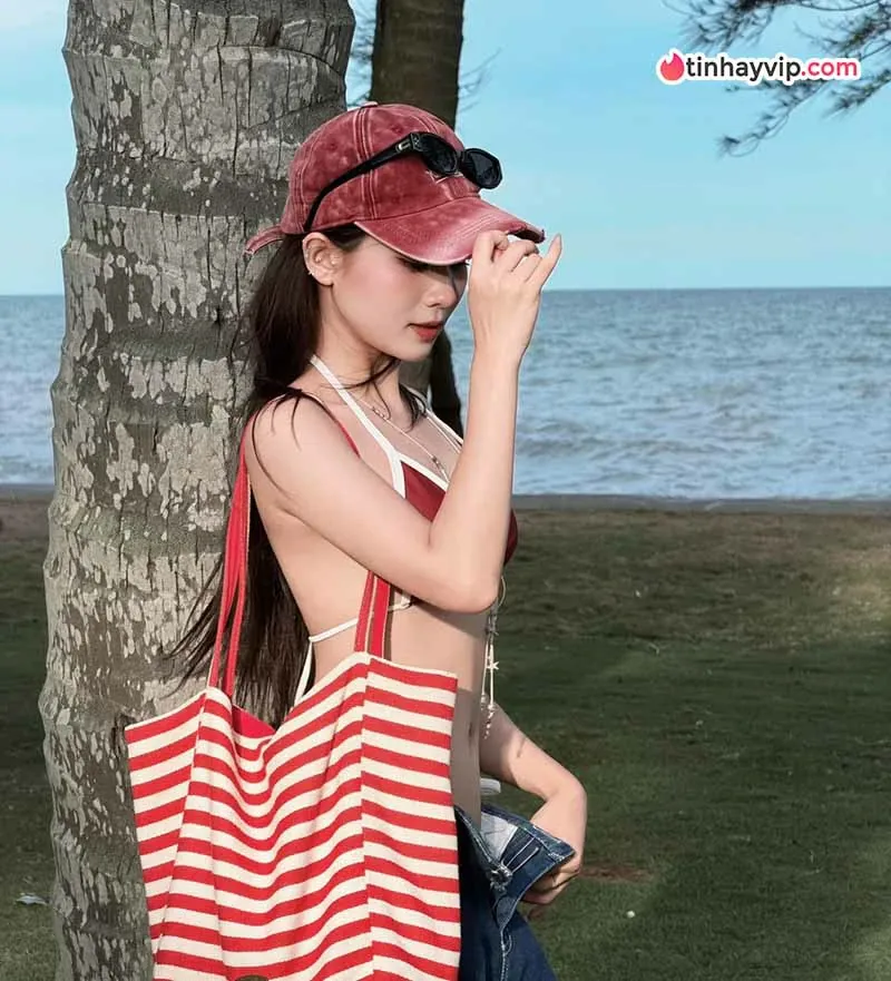 Chang Mây diện bikini phá cách đón hè khiến fan trầm trồ