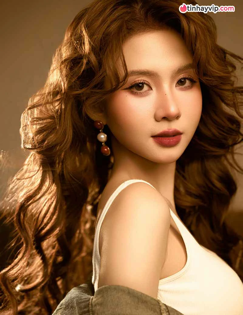 Chang Mây diện bikini phá cách đón hè khiến fan trầm trồ