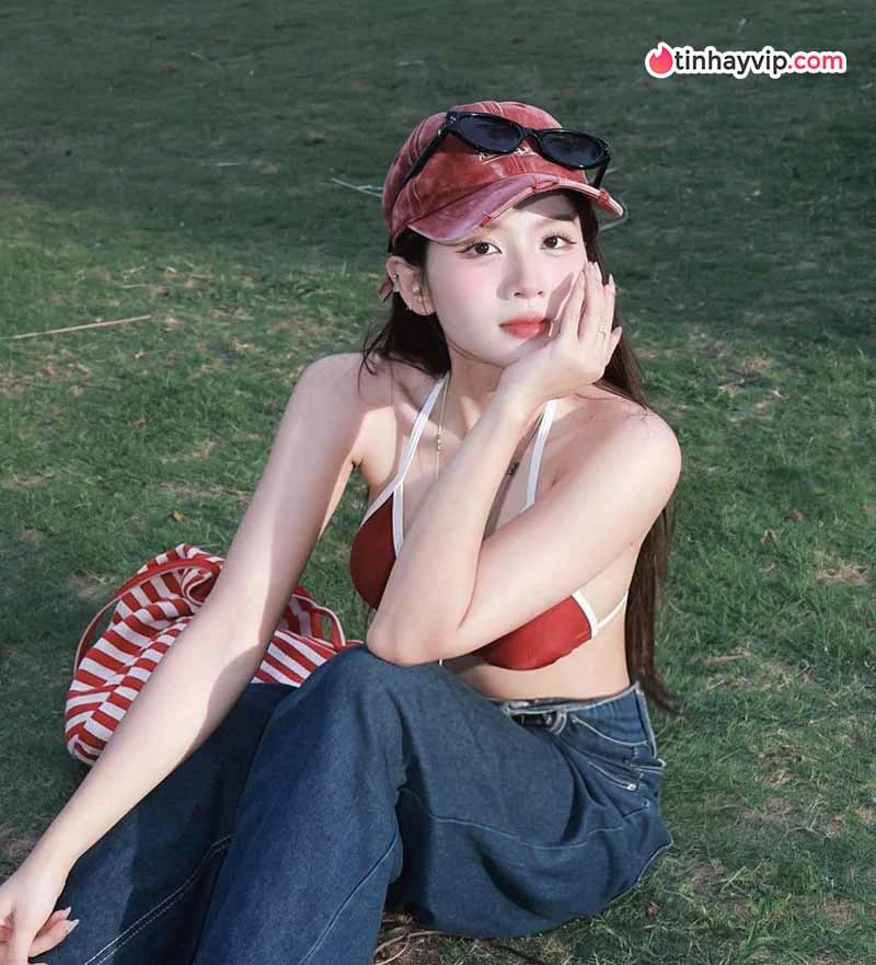 Chang Mây diện bikini phá cách đón hè khiến fan trầm trồ
