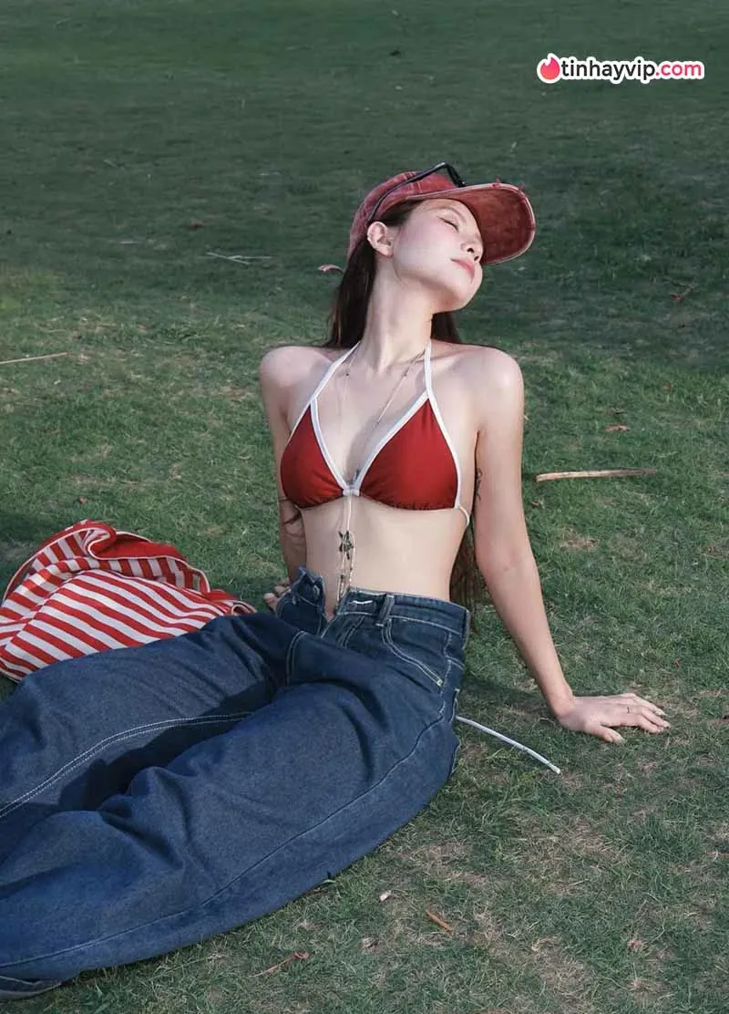 Chang Mây diện bikini phá cách đón hè khiến fan trầm trồ