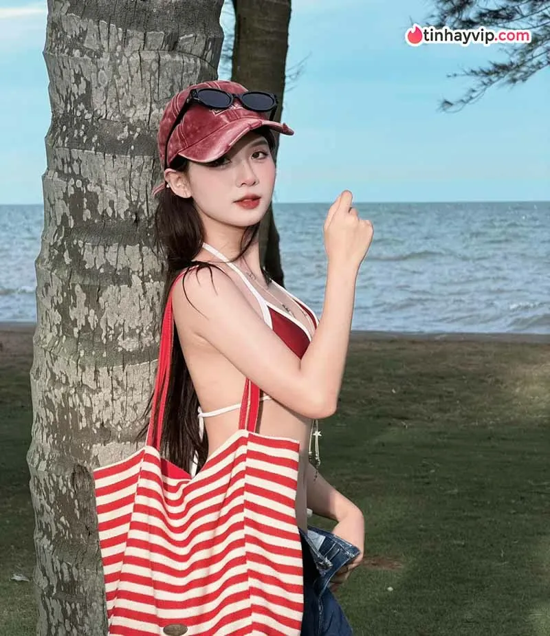 Chang Mây diện bikini phá cách đón hè khiến fan trầm trồ