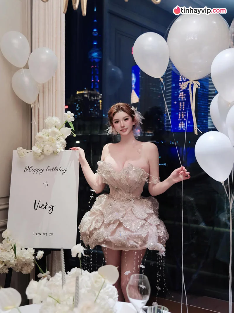 Mỹ nữ Vicky mang phong cách sexy táo bạo