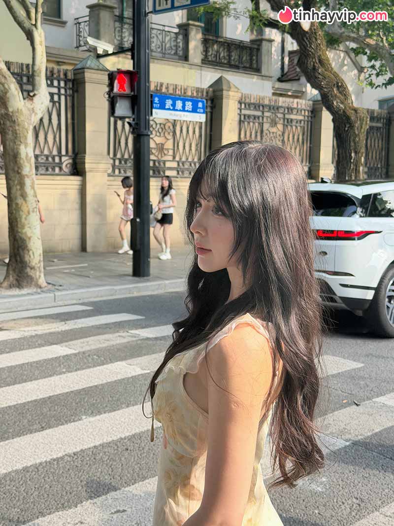 Đinh Ngọc Phi Linh gây bão với bộ ảnh dạo phố ngọt ngào chuẩn nàng thơ