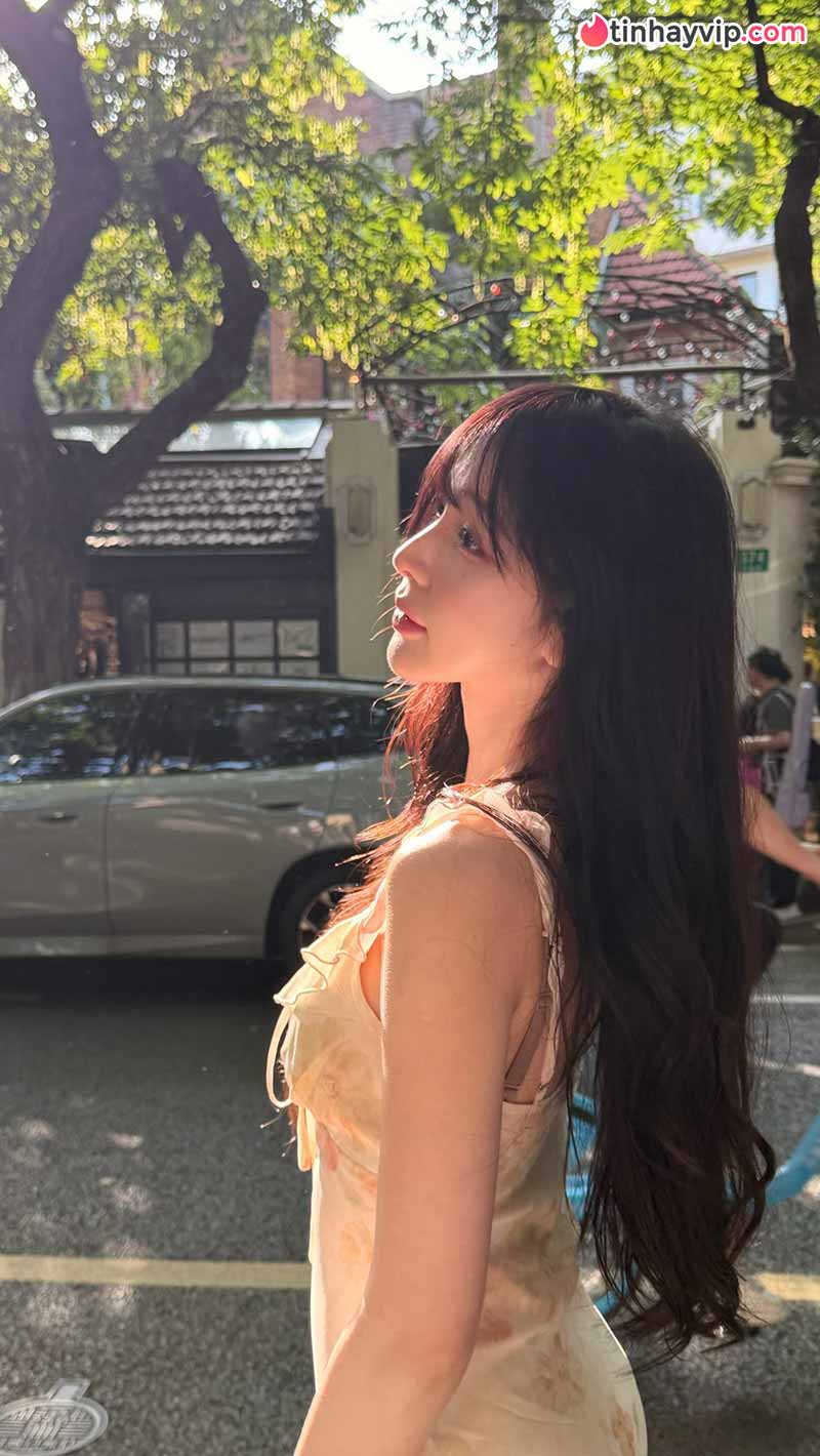 Đinh Ngọc Phi Linh gây bão với bộ ảnh dạo phố ngọt ngào chuẩn nàng thơ