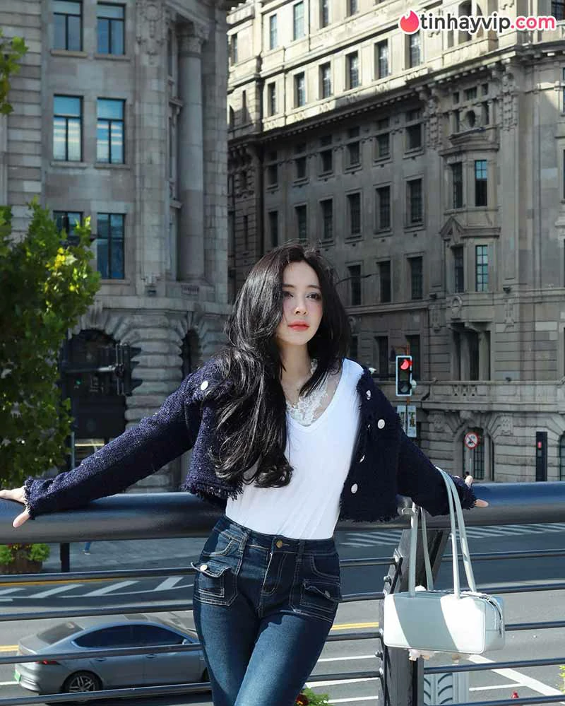 Đinh Ngọc Phi Linh gây bão với bộ ảnh dạo phố ngọt ngào chuẩn nàng thơ