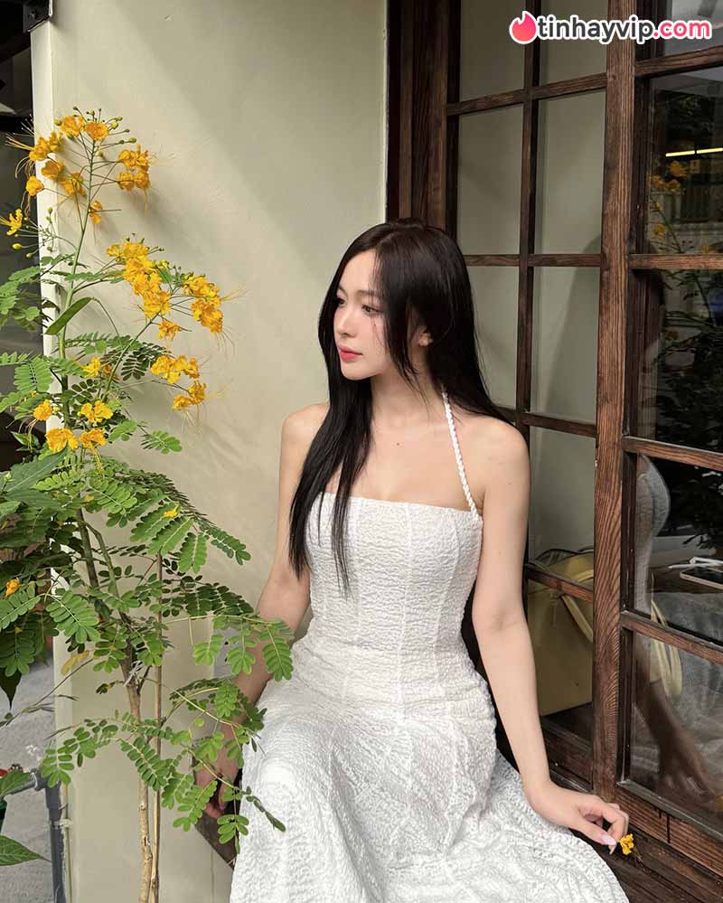 Đinh Ngọc Phi Linh gây bão với bộ ảnh dạo phố ngọt ngào chuẩn nàng thơ