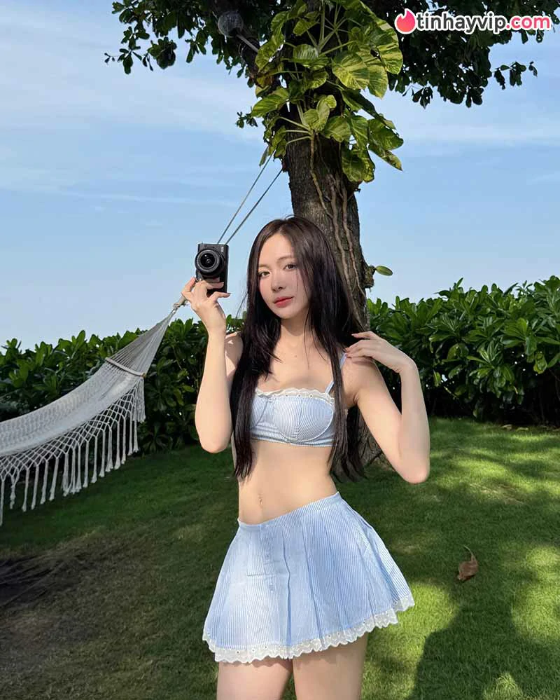 Đinh Ngọc Phi Linh gây bão với bộ ảnh dạo phố ngọt ngào chuẩn nàng thơ