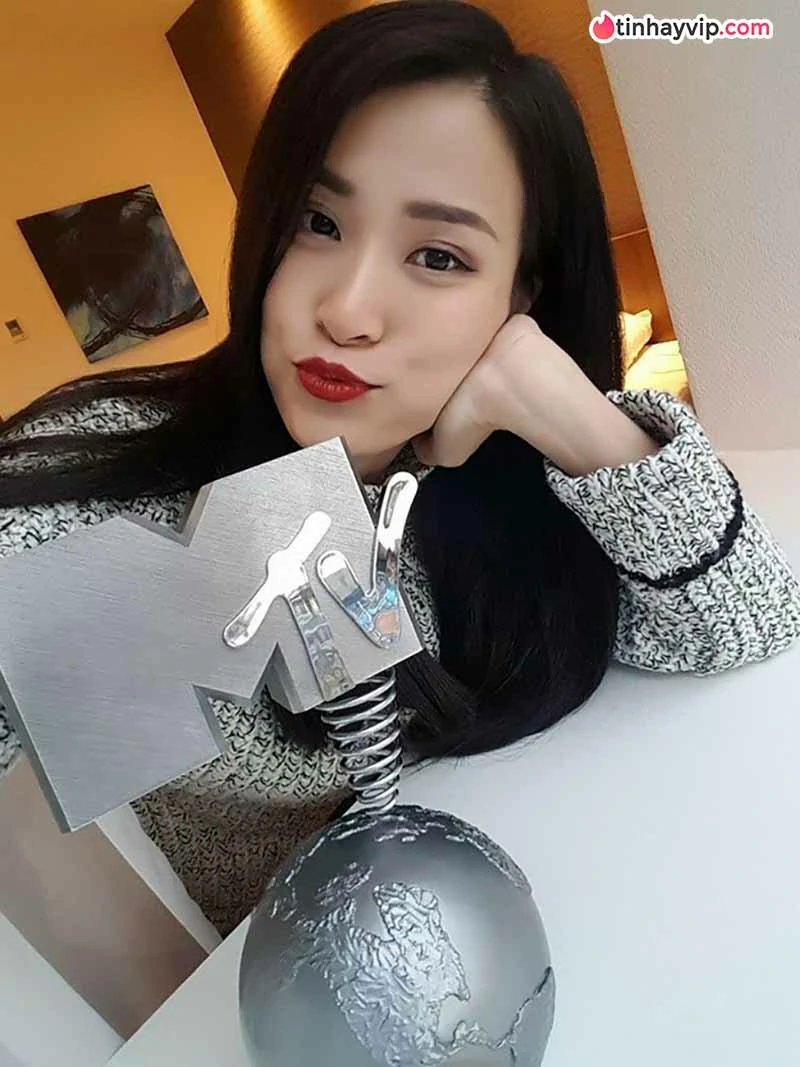 Đông Nhi: Tiểu sử biểu tượng âm nhạc thế hệ 8X, 9X