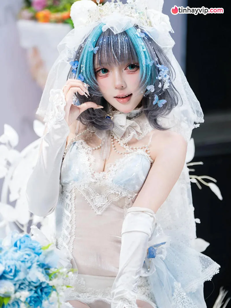 Nàng cosplayer Trung Quốc trong tạo hình "Thuyền trưởng kết hôn" Cheshire của Azur Lane