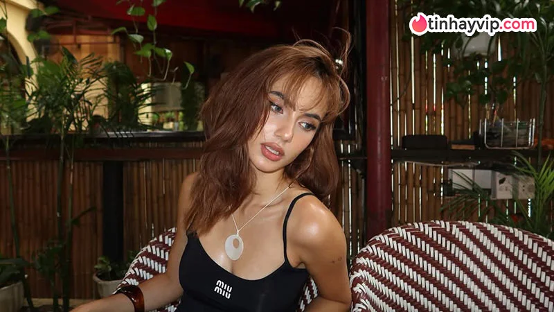 Chiêm ngưỡng bộ ảnh đậm chất high-fashion của Emma Lê