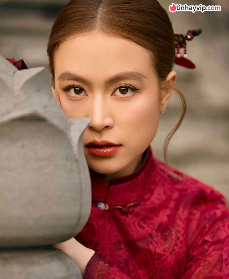 Hoàng Thùy Linh gây bất ngờ với diện mạo mới đầy khác lạ