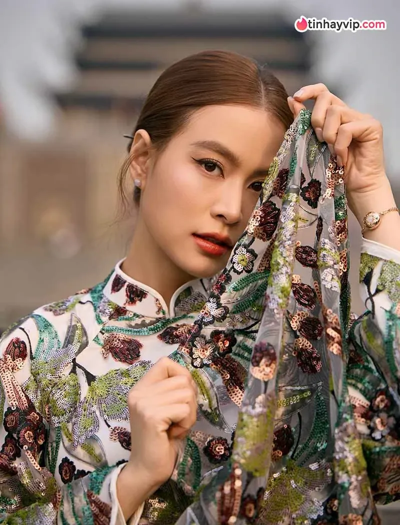 Hoàng Thùy Linh gây bất ngờ với diện mạo mới đầy khác lạ