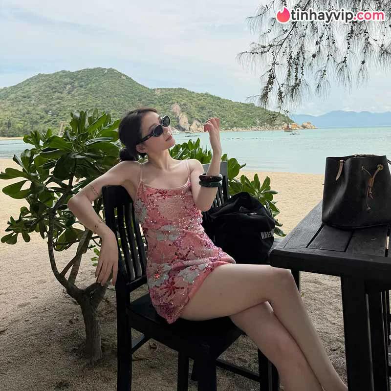 Kim Chung Phan xả kho ảnh quyến rũ chấp cả cam thường, nhưng thái độ của ADC mới gây chú ý!
