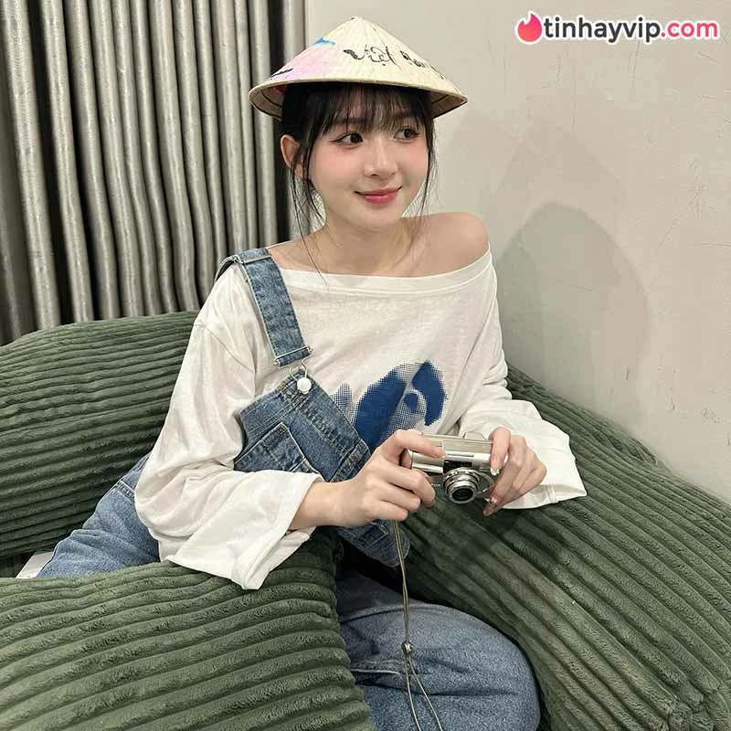 Kim Chung Phan xả kho ảnh quyến rũ chấp cả cam thường, nhưng thái độ của ADC mới gây chú ý!