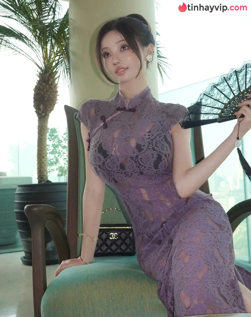 Huang Lin đốt mắt netizen với body chuẩn đồng hồ cát tại thiên đường biển Thái Lan