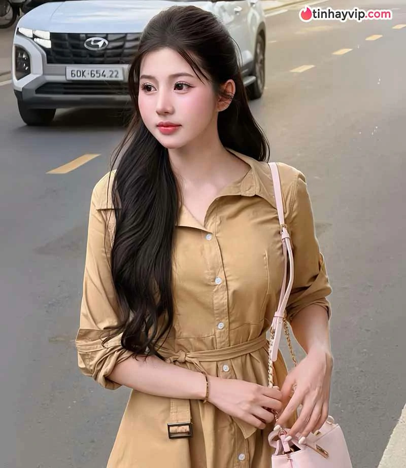 Huỳnh Mai Linh thu hút với diện mạo đối lập đời thường