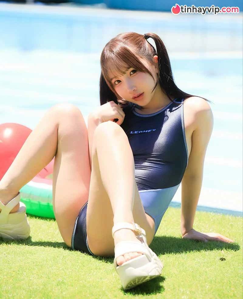Diện đồ bơi khoe diện mạo hack tuổi, idol AV bị netizen quốc tế gắn mác tiêu cực