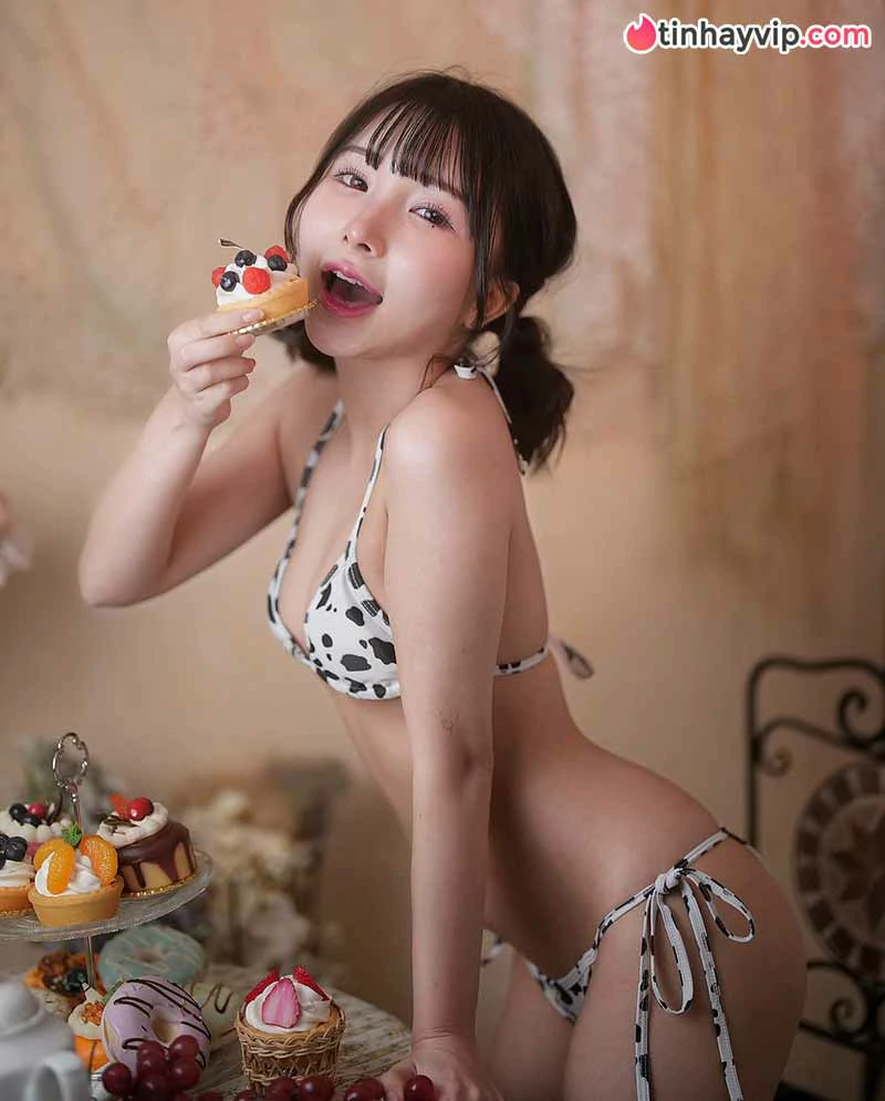Diện đồ bơi khoe diện mạo hack tuổi, idol AV bị netizen quốc tế gắn mác tiêu cực