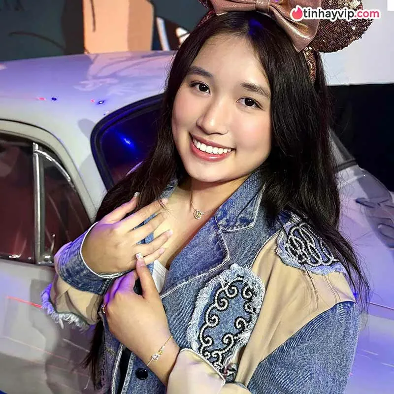 Jenny Huỳnh thay đổi hình ảnh qua bộ ảnh mới tại Anh