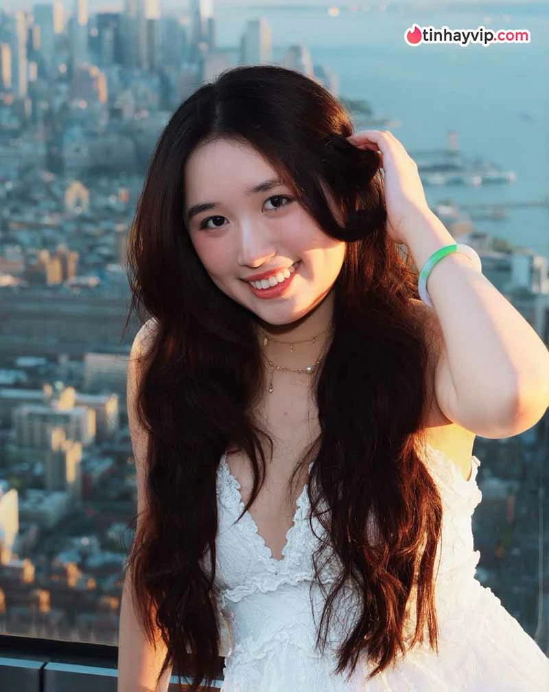 Jenny Huỳnh thay đổi hình ảnh qua bộ ảnh mới tại Anh