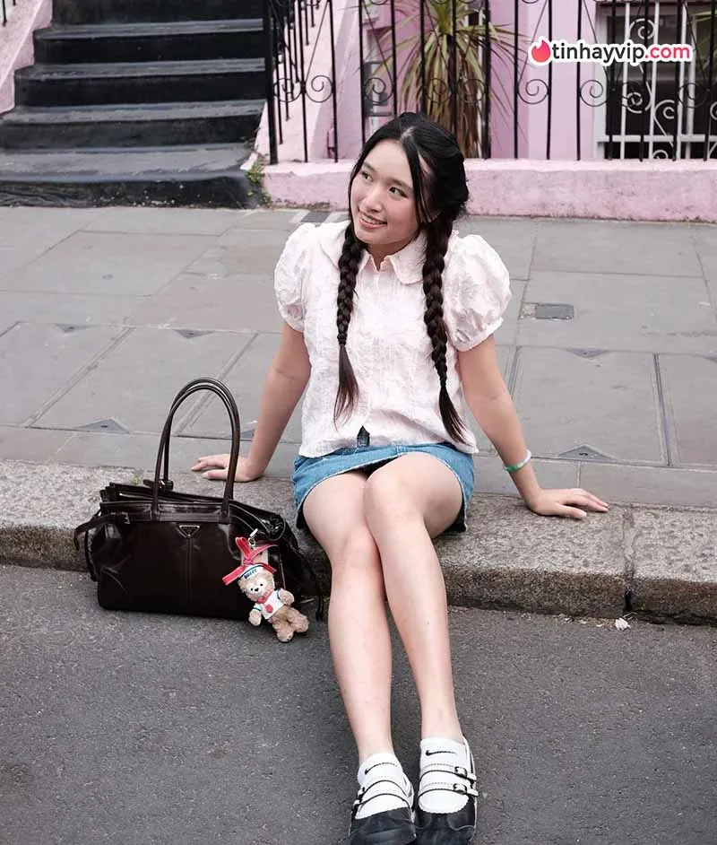 Jenny Huỳnh thay đổi hình ảnh qua bộ ảnh mới tại Anh