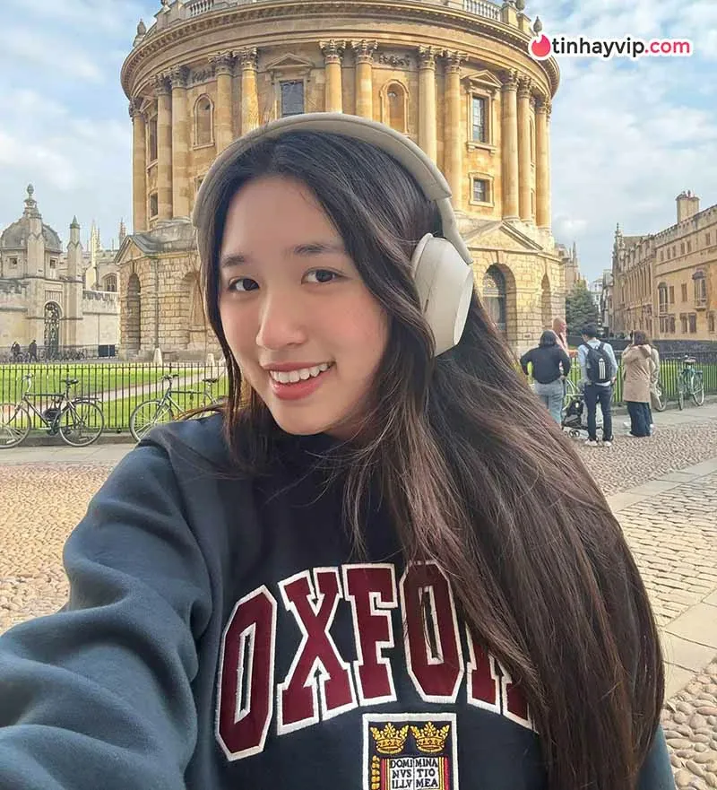 Jenny Huỳnh thay đổi hình ảnh qua bộ ảnh mới tại Anh