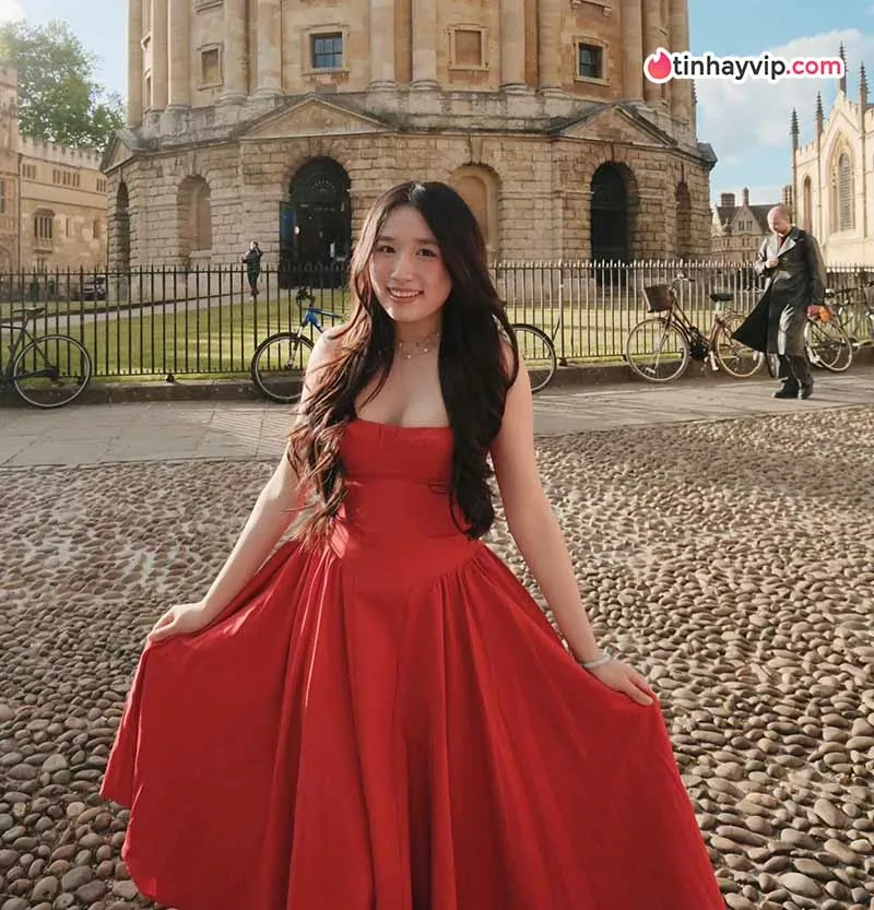 Jenny Huỳnh thay đổi hình ảnh qua bộ ảnh mới tại Anh
