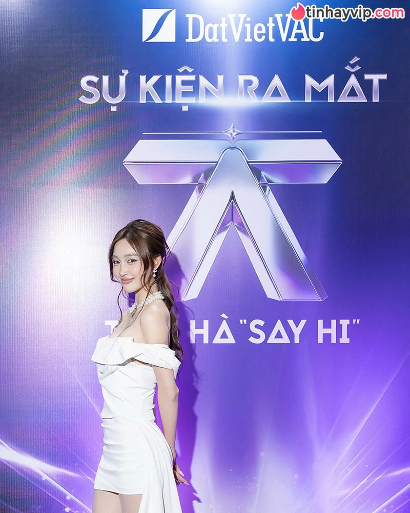 Nữ ca sĩ Juky San xả kho loạt ảnh khoe khéo vòng eo con kiến hút hồn mọi ánh nhìn