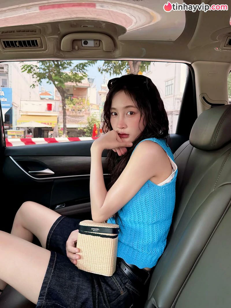 Nữ ca sĩ Juky San xả kho loạt ảnh khoe khéo vòng eo con kiến hút hồn mọi ánh nhìn