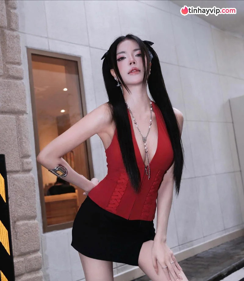 Tuy nhỏ con nhưng cô nàng sở hữu một hình thể đáng mơ ước