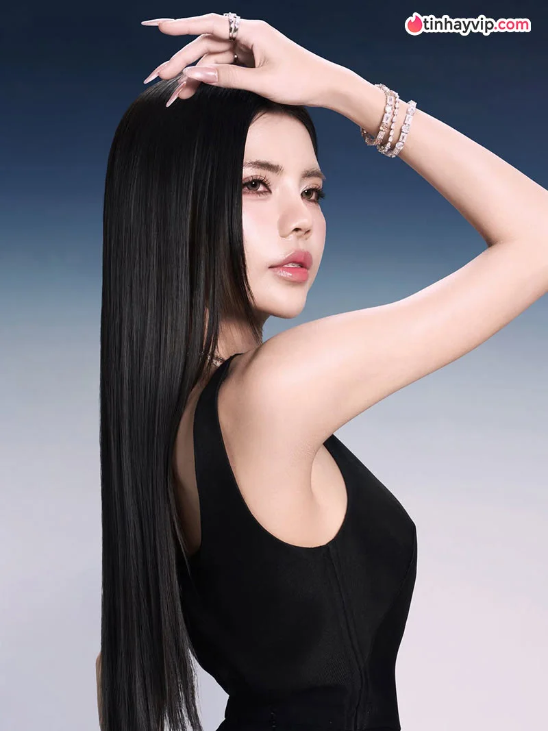 Chiêm ngưỡng gu thời trang quyến rũ nhưng có chừng mực của Mai Dora