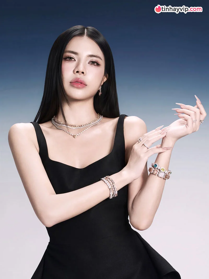 Chiêm ngưỡng gu thời trang quyến rũ nhưng có chừng mực của Mai Dora