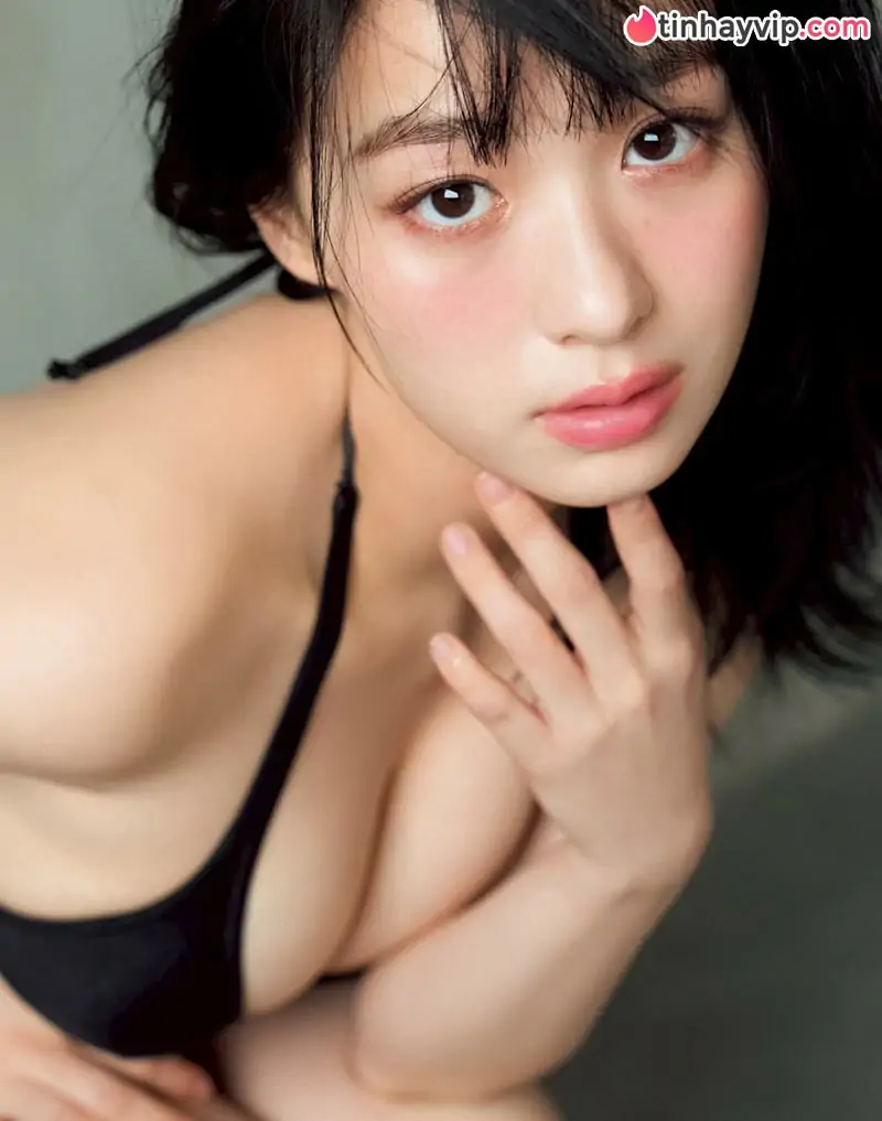Mao Takano tung ảnh bikini ướt át, fan Việt rần rần vì địa điểm chụp quen thuộc!