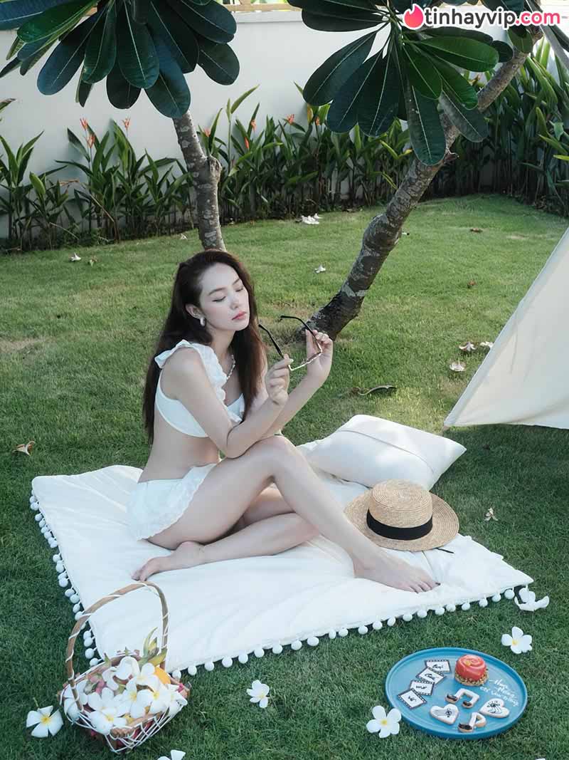Minh Hằng diện bikini khoe body mướt mắt, sắc vóc tuổi 39 đỉnh thế nào mà CĐM rần rần?