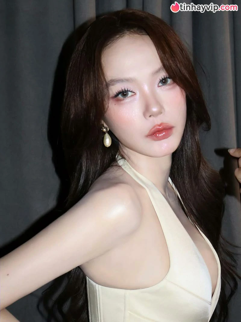 Minh Hằng diện bikini khoe body mướt mắt, sắc vóc tuổi 39 đỉnh thế nào mà CĐM rần rần?