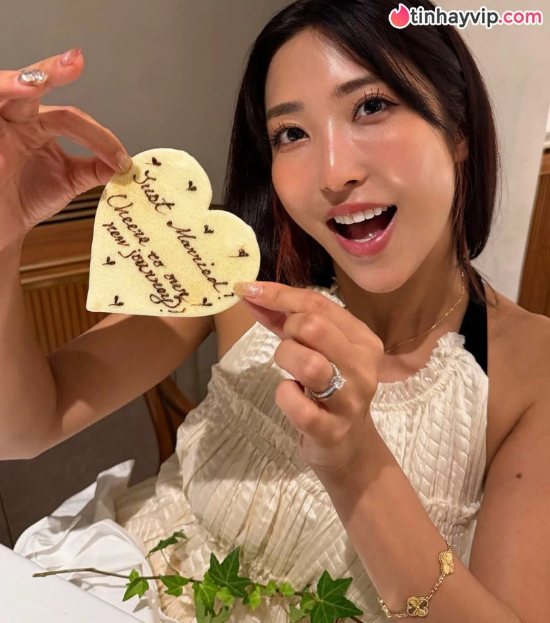 Mizukawa Sumire thông báo kết hôn, netizen đổ gục trước nhan sắc ngọt ngào của cô dâu