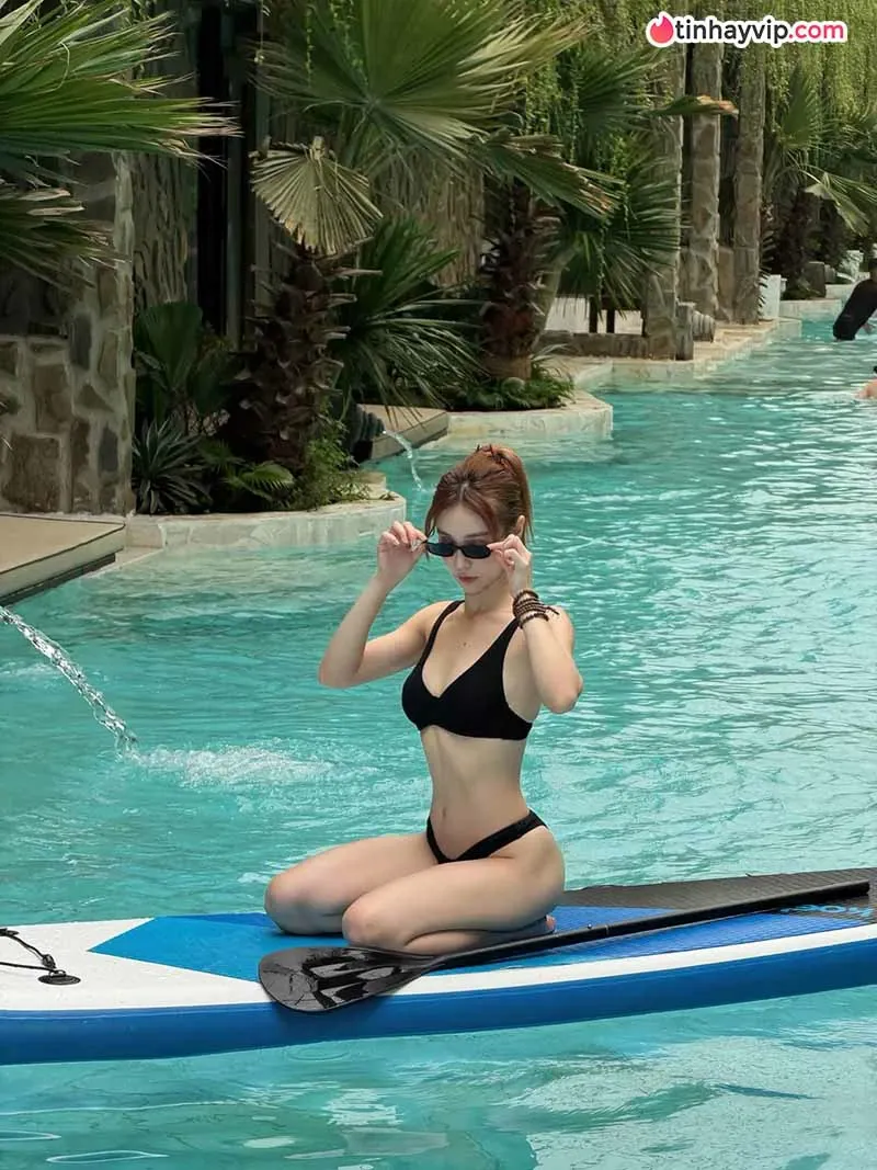 MLee khoe vẻ quyến rũ khó rời mắt trong bộ ảnh bikini
