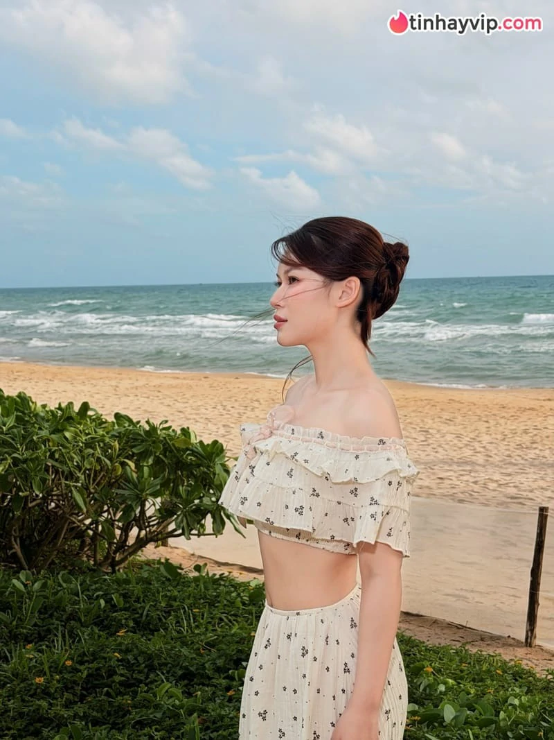 Ái nữ tập đoàn nghìn tỷ khoe sắc vóc nuột nà bên bờ biển, đánh gục mọi ánh nhìn