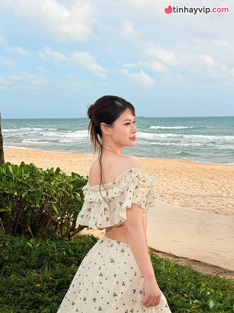 Ái nữ tập đoàn nghìn tỷ khoe sắc vóc nuột nà bên bờ biển, đánh gục mọi ánh nhìn