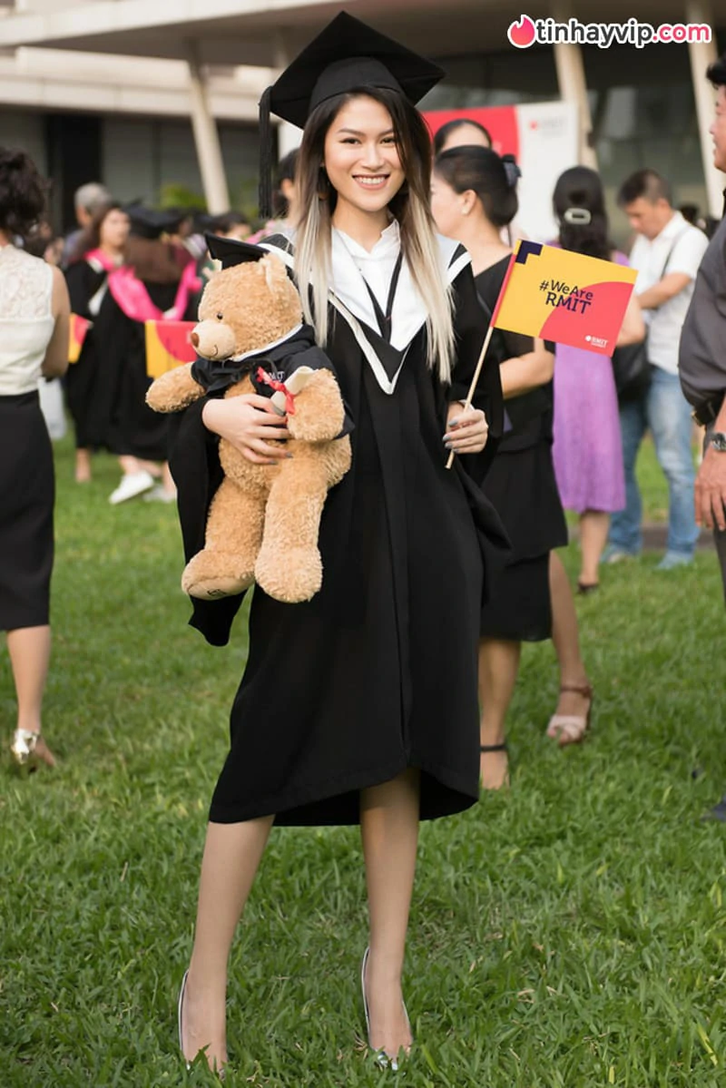 Ái nữ tập đoàn nghìn tỷ khoe sắc vóc nuột nà bên bờ biển, đánh gục mọi ánh nhìn